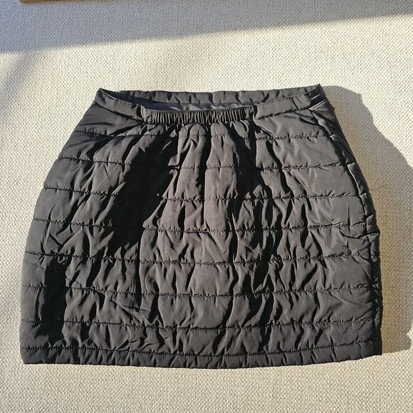 Neve Black Quilted Winter Mini Skirt with Zipper Detail Size Medium - Picture 2 of 8